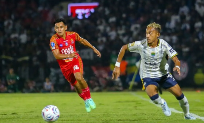Persib Comeback di Jepara, Thom Haye Cetak Gol dan Maung Bandung Menang 2-1